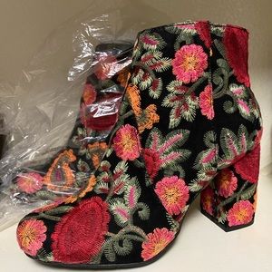 MIA Flower Rosebud Block heel Booties